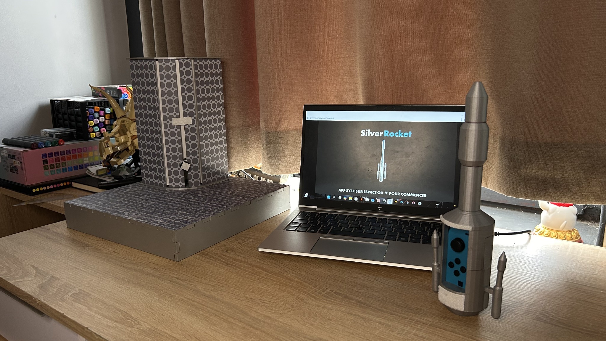 Fusée physique assemblée autour du Joy-Con
